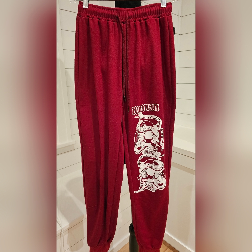 Shein Maroon/Red Sweatpants with White Graphic
